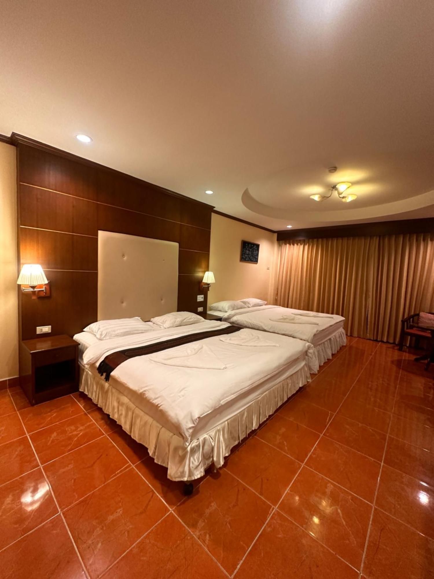 Hotel Centre Point Nanai Patong Exterior foto