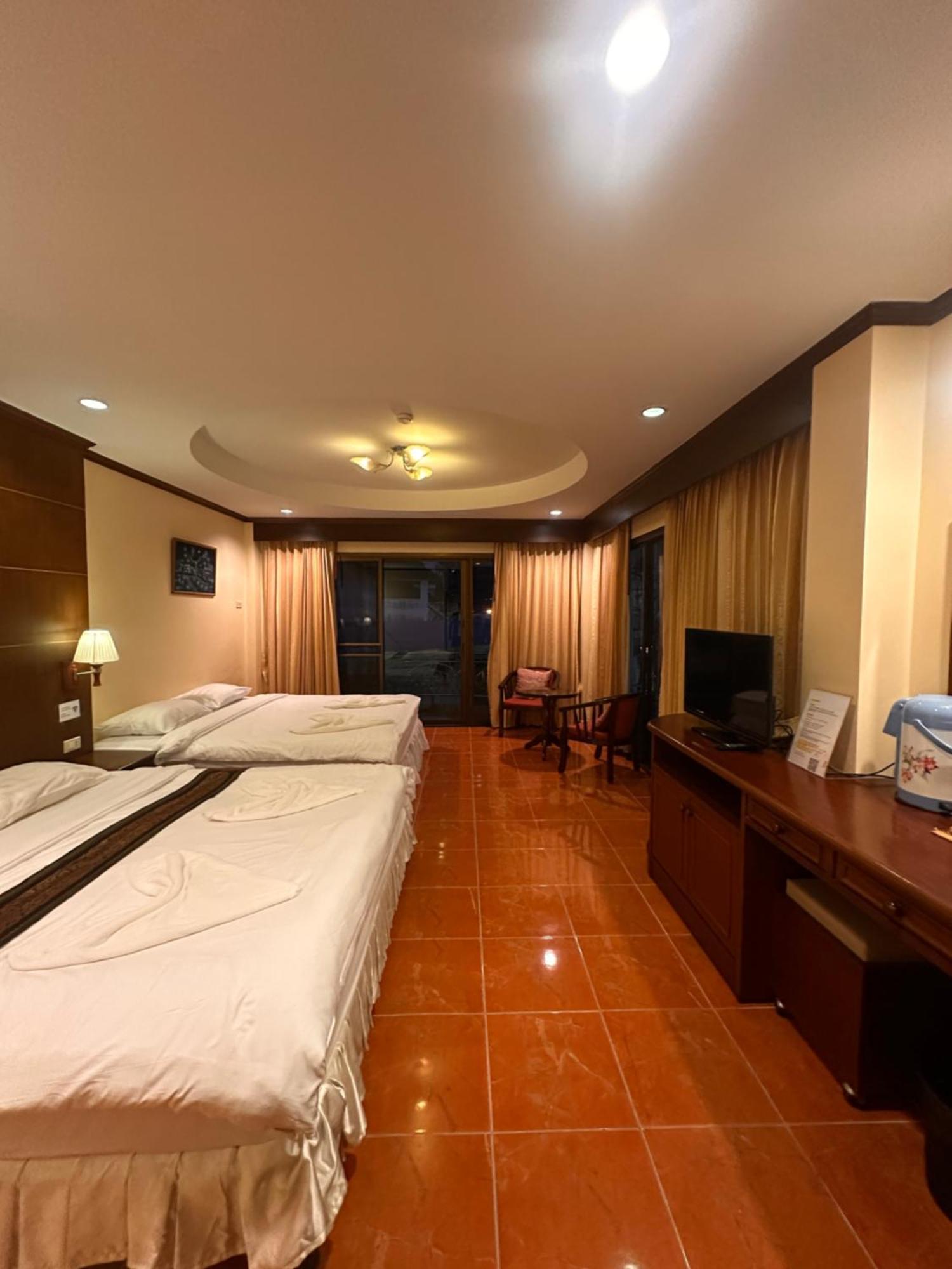 Hotel Centre Point Nanai Patong Exterior foto